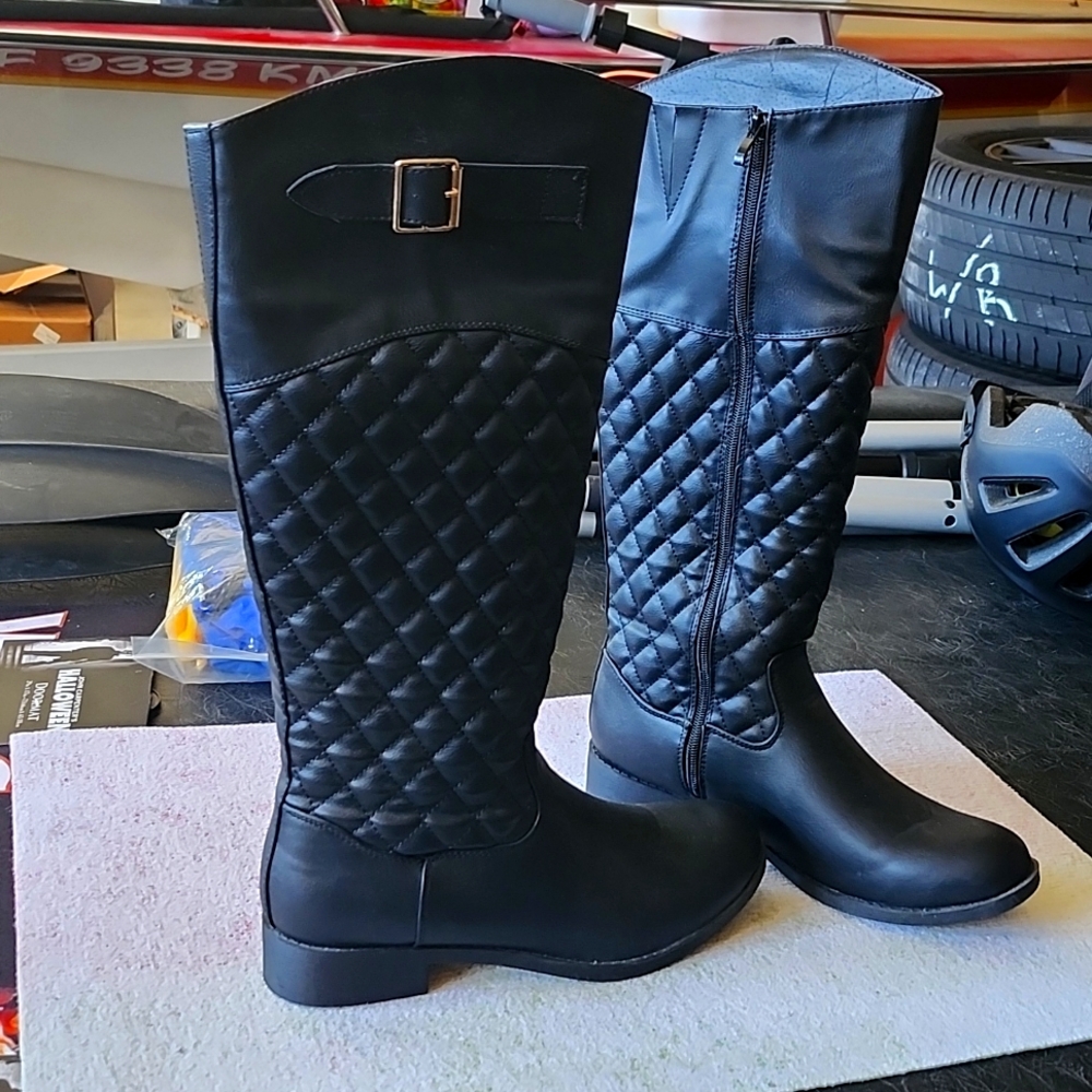 Celebrity black size 10 boot